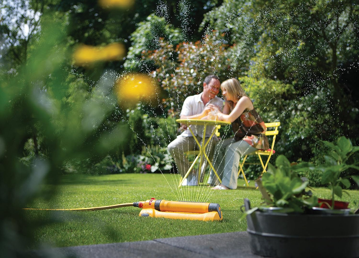 Hozelock Ultimate 30m Hose Pipe & Hozelock Oscillating Sprinkler Pro 200m Bundle Set