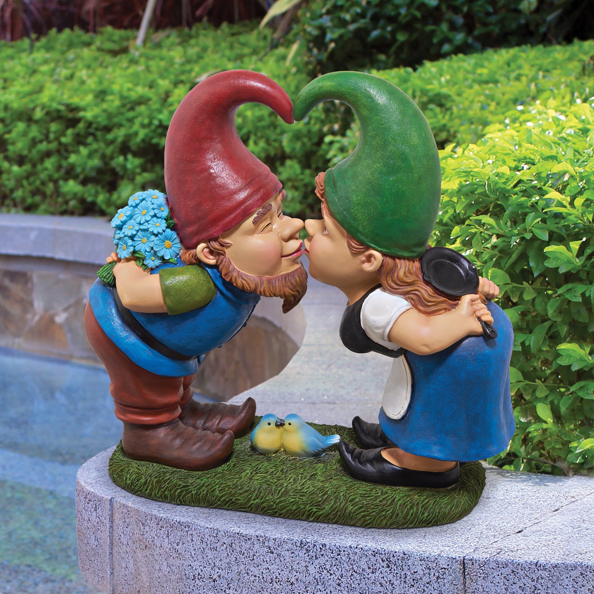 Gnomes Garden Statue Ornament by Design Toscano Kiss and Tell Lover, Large 30cm