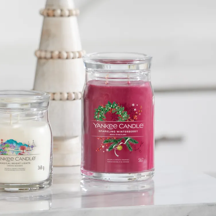 Yankee Candle Signature Large Scented Jar Candle - Sparkling Winterberry